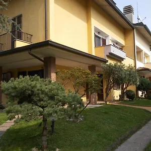 Accogliente A Due Passi Dal Metrò Di Milano - Casa Adriana Bed & Breakfast